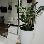 Apartment White Lounge Haustor