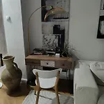 White Lounge Haustor *