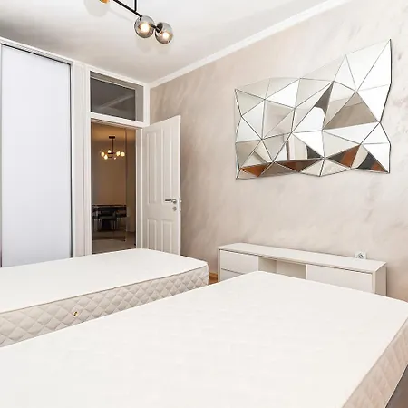 White Lounge Haustor * Podgoriçe