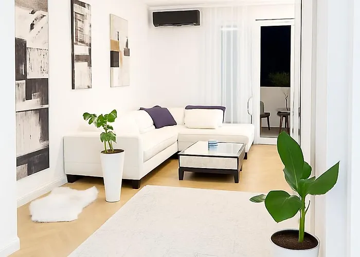 White Lounge Haustor Podgoriçe