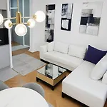Apartment White Lounge Haustor