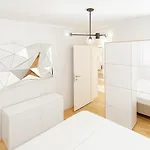 White Lounge Haustor Apartment Podgorica