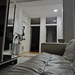 White Lounge Haustor