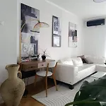 White Lounge Haustor *