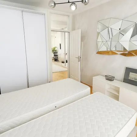 White Lounge Haustor Apartment Podgorica