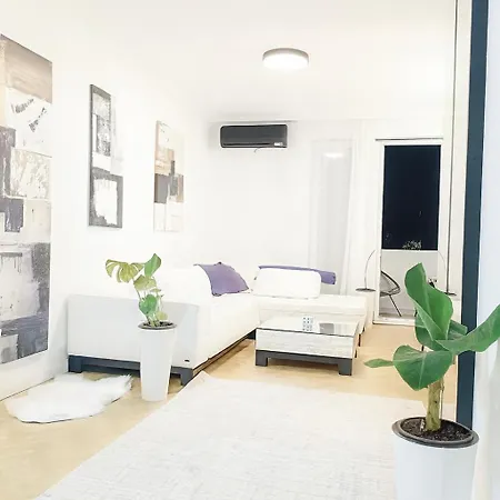 Apartment White Lounge Haustor