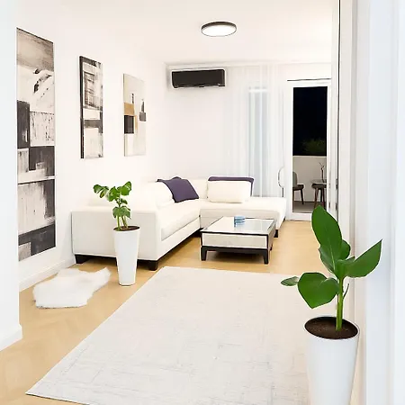 White Lounge Haustor Podgorica