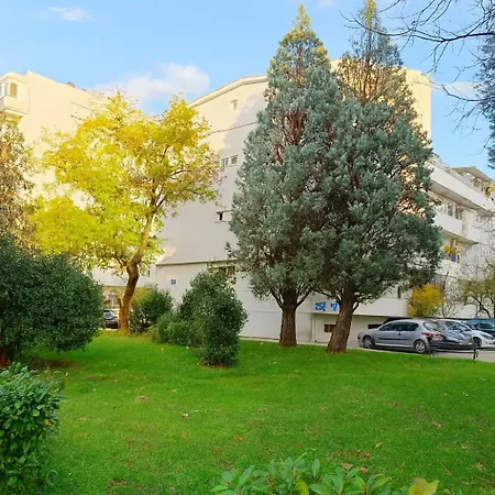 White Lounge Haustor