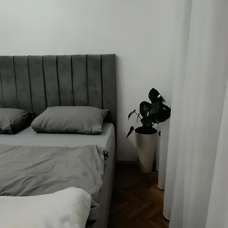 White Lounge Haustor Apartment Podgorica