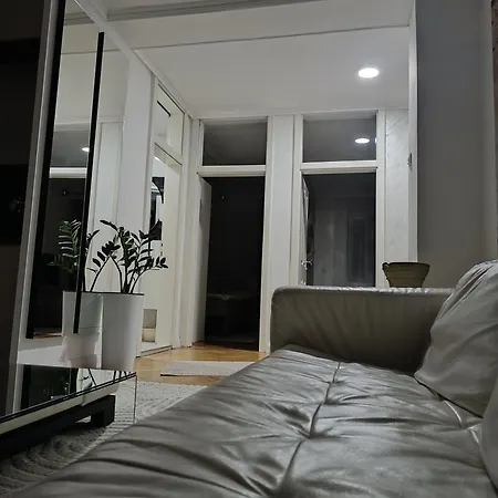 White Lounge Haustor