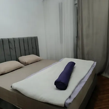 White Lounge Haustor Apartment Podgorica