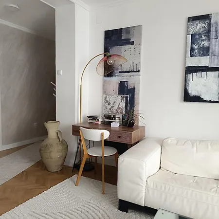 White Lounge Haustor Apartment