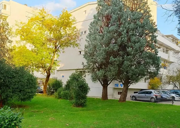 White Lounge Haustor